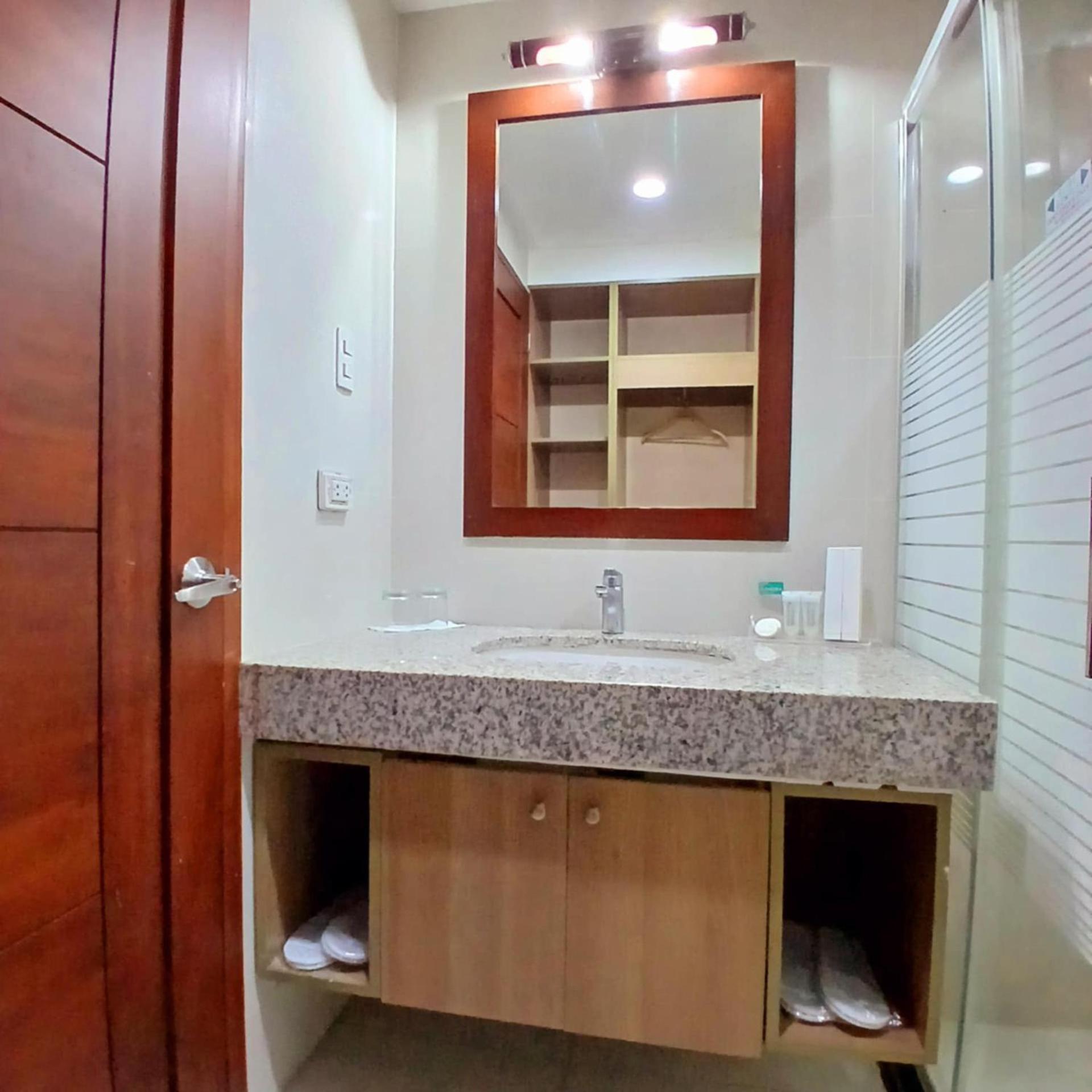 Dohera Hotel Cebu Bagian luar foto